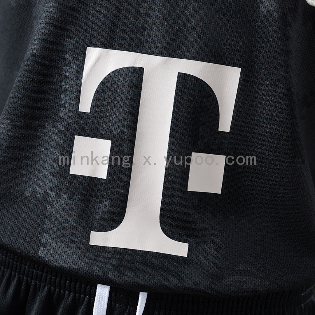 Bayern Munich 25/26 Thids Away Kids kit Jersey SIZE 16-28 9