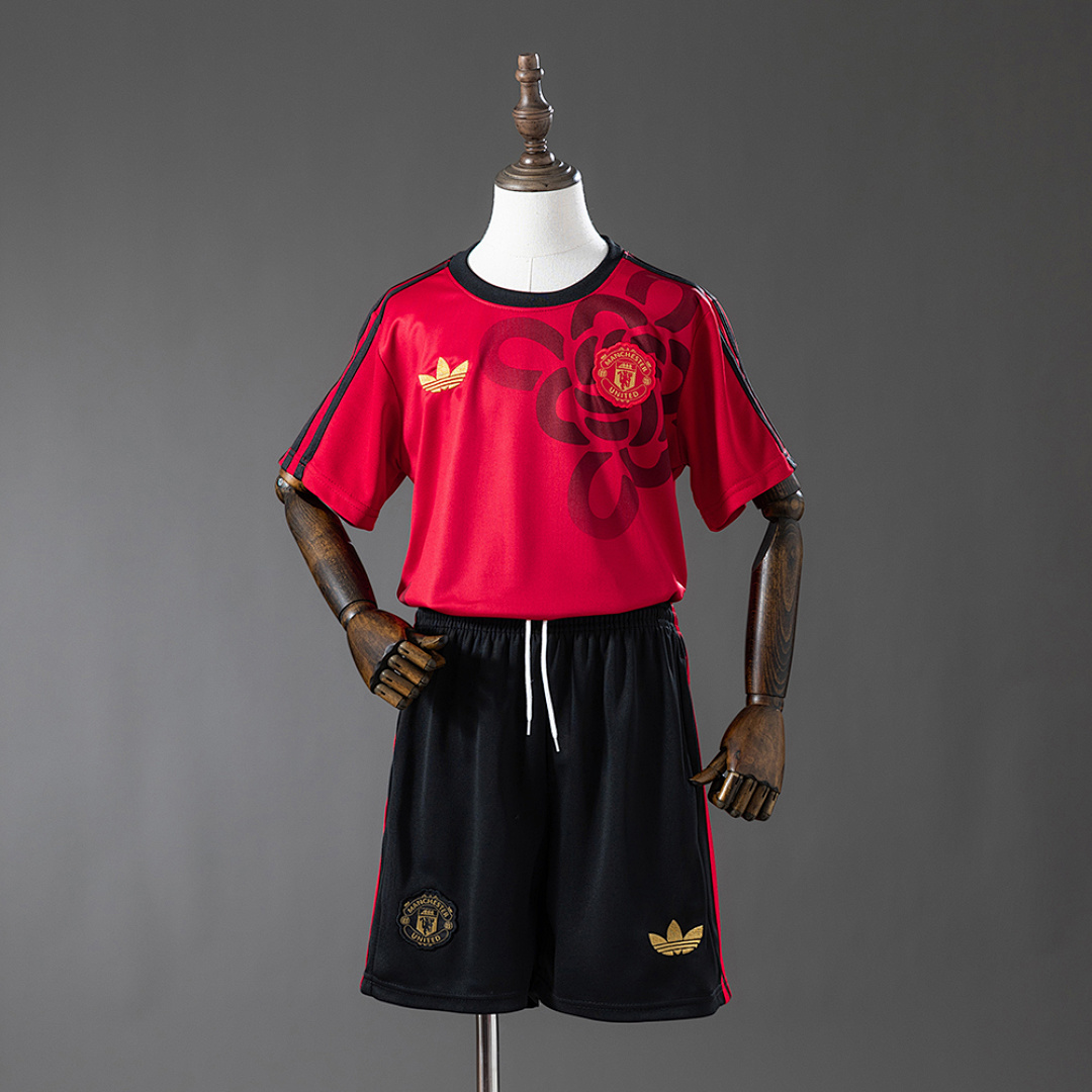 M-U 25/26 Cultural Story - Red Kids Kit Jersey SIZE 16-28 3