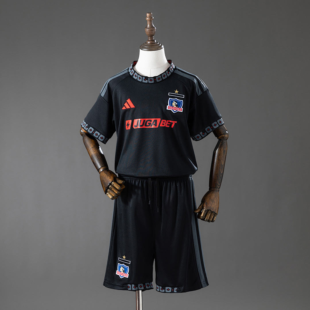 Colo Colo 26/27 Away Kids Kit Size 16-28 3