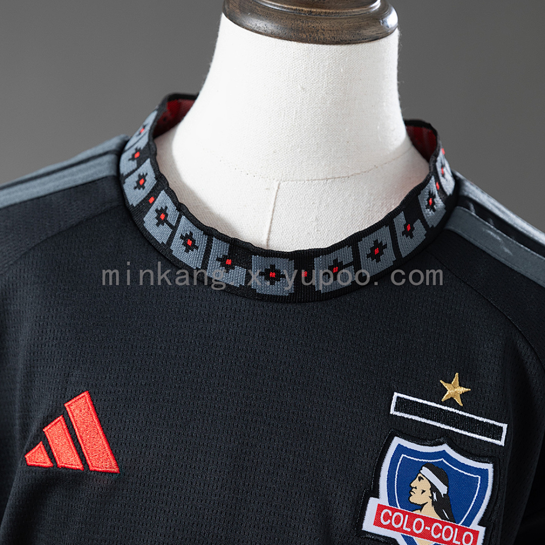 Colo Colo 26/27 Away Kids Kit Size 16-28 10