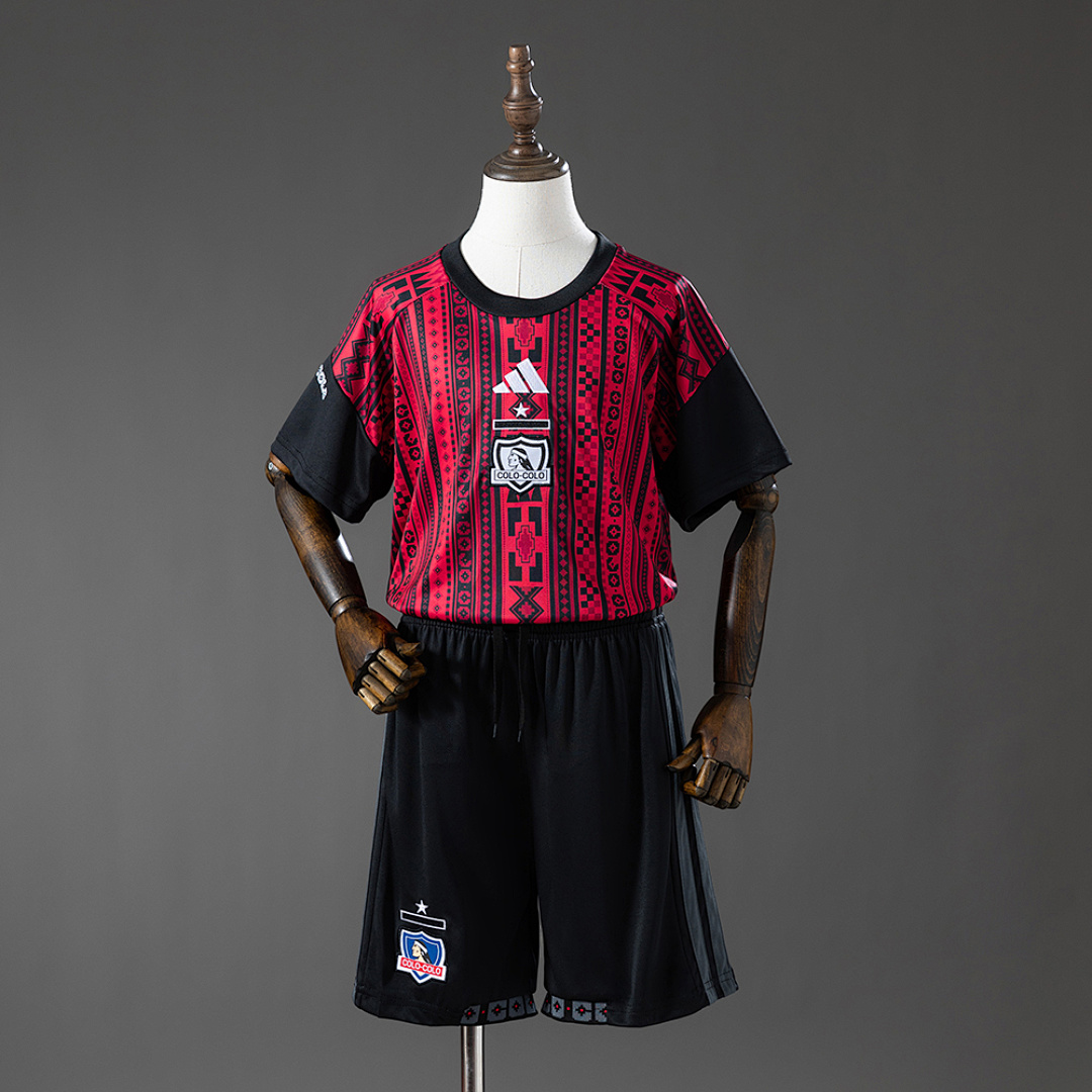 Colo Colo 26/27 Pre-Match Kids Kit Size 16-28 3