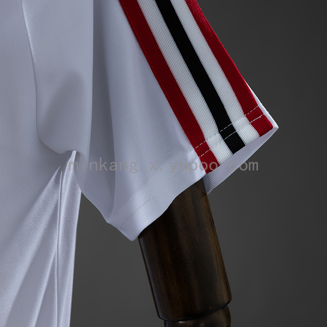 M-U Terrace Icons T-Shirt White S-XXL 4