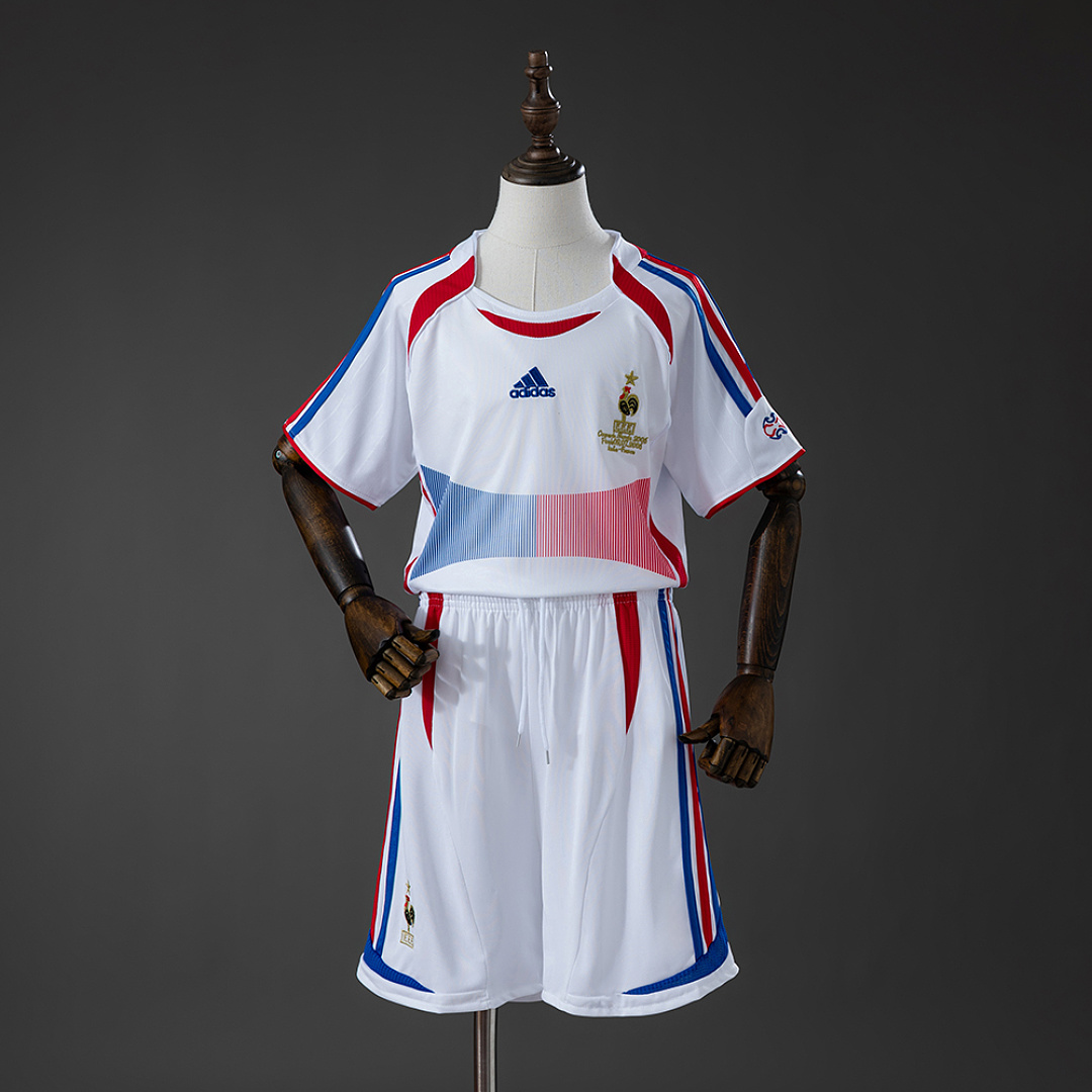 France 2006 Home Retro Kids Kit Jersey SIZE 16-28 3