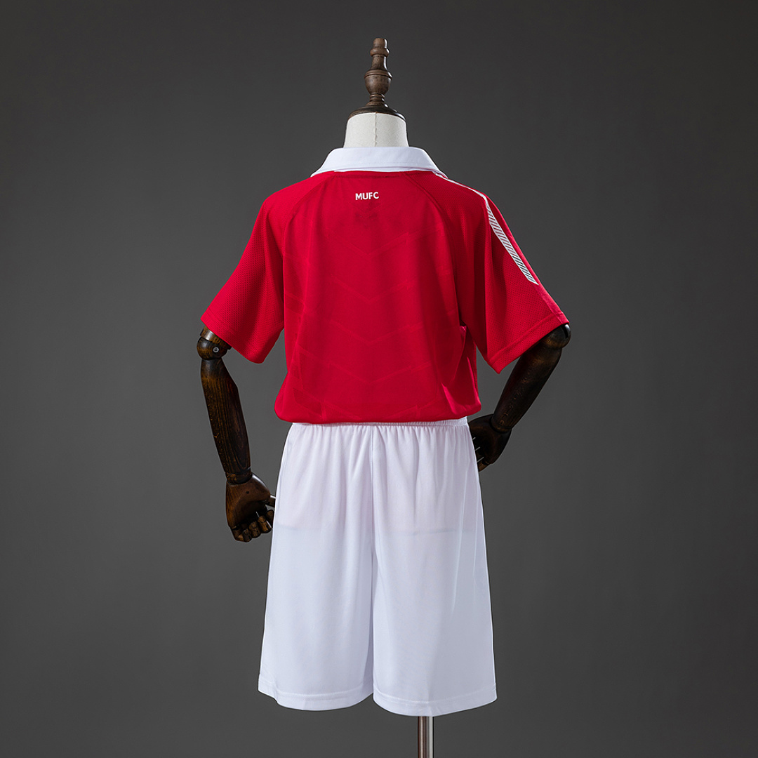 M-U 10/11 Home Retro Kids Kit Jersey SIZE 16-28 2