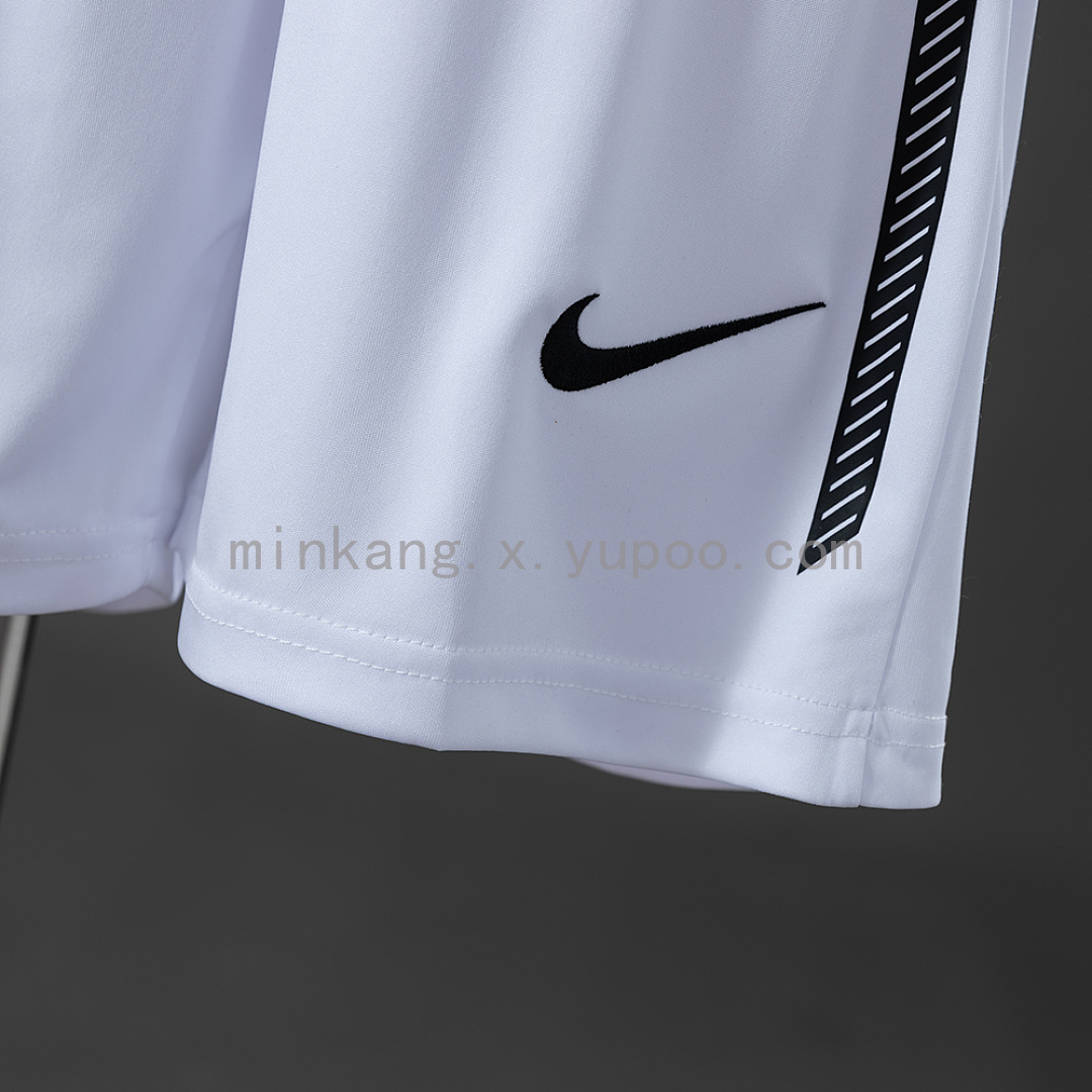 M-U 10/11 Home Retro Kids Kit Jersey SIZE 16-28 4
