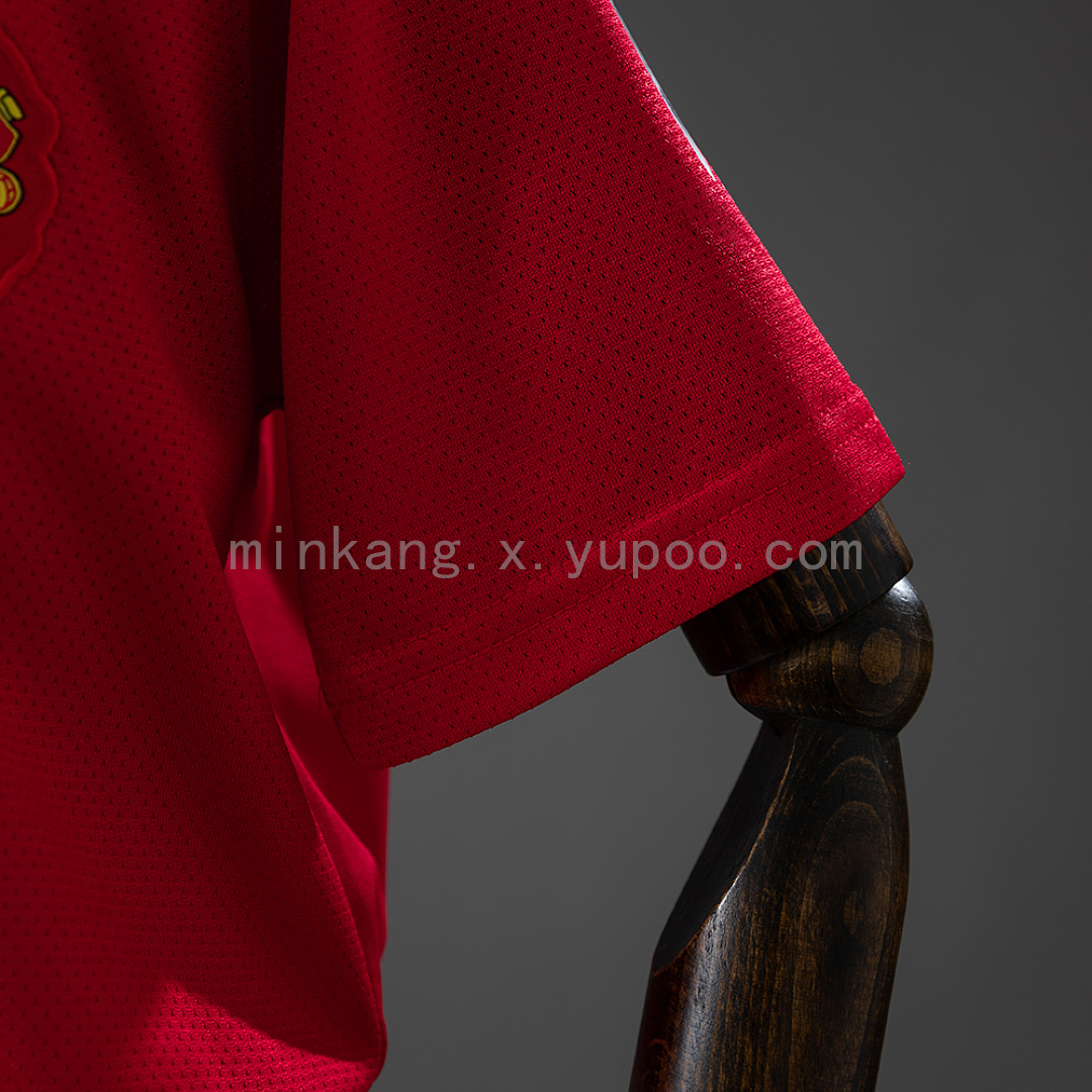M-U 10/11 Home Retro Kids Kit Jersey SIZE 16-28 6