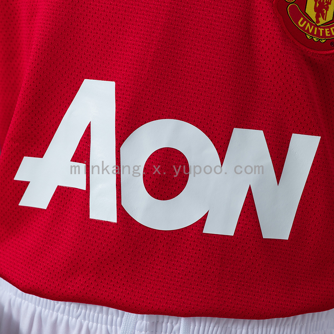 M-U 10/11 Home Retro Kids Kit Jersey SIZE 16-28 9