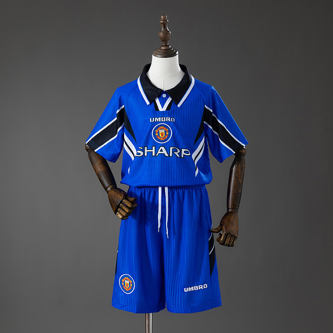 M-U 96/98 Third Away Retro Kids Kit Jersey SIZE 16-28 3