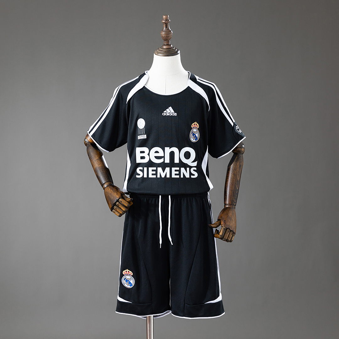 Real Madrid 06/07 Third Away Retro Kids Kit Jersey SIZE 16-28 3