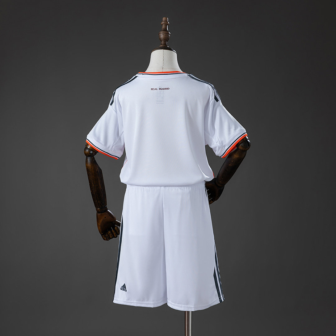Real Madrid 13/14 Home Retro Kids Kit Jersey Size 16-28 2