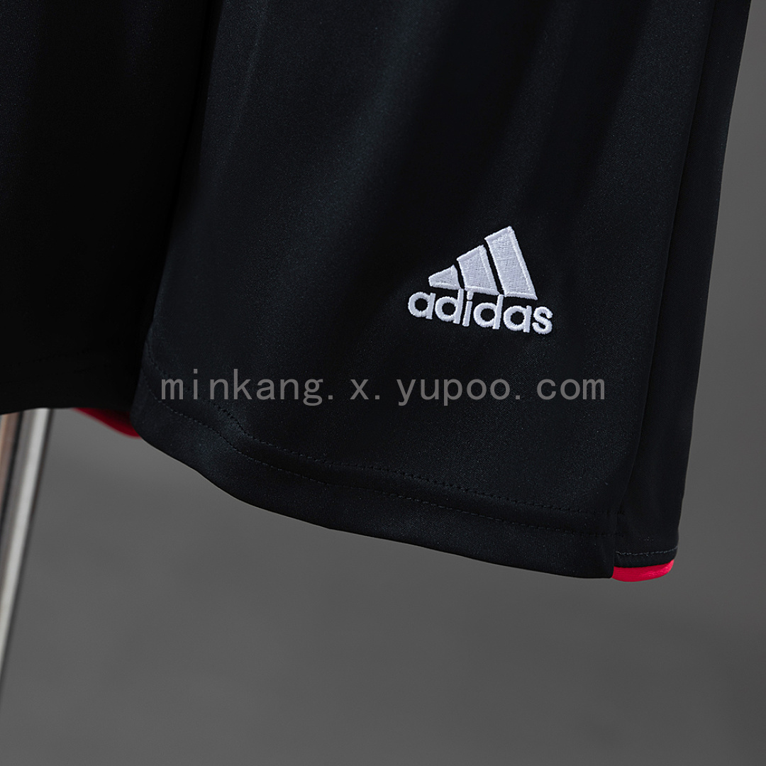AC Milan 04/05 Home Retro Kids Kit Jersey Size 16-28 4