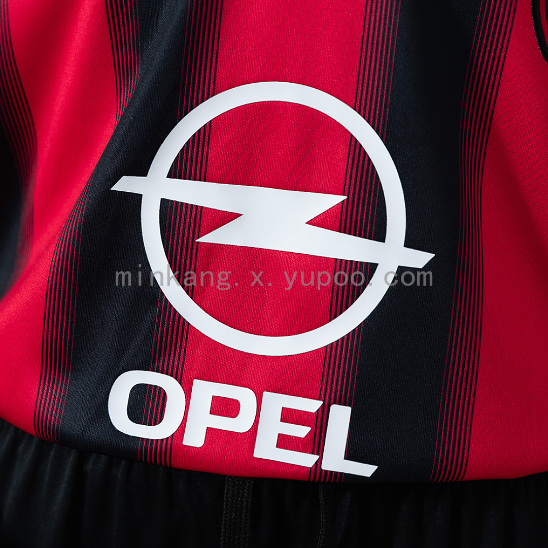 AC Milan 04/05 Home Retro Kids Kit Jersey Size 16-28 9