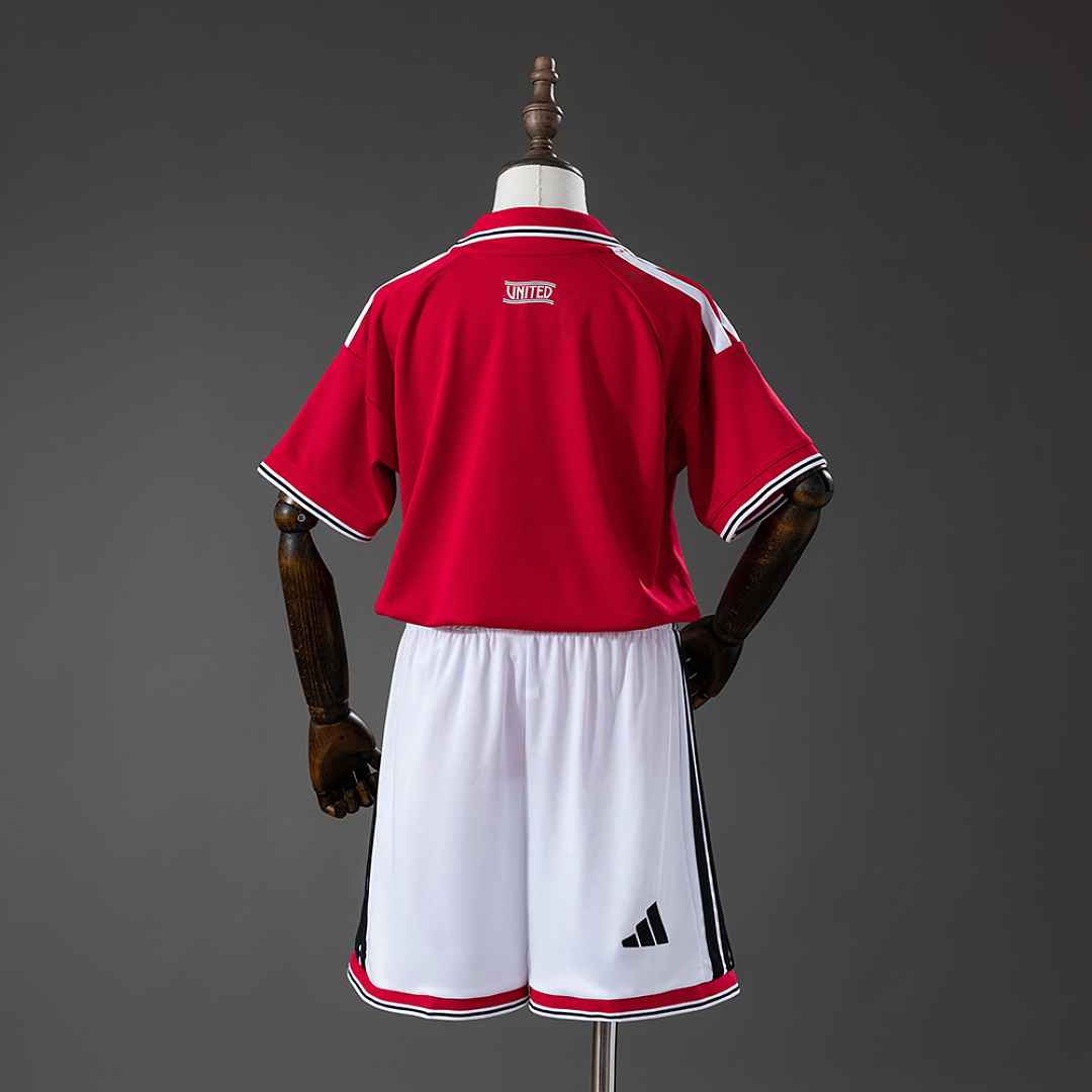 M-U 26/27 Home Kids Kit Jersey Size 16-28 3