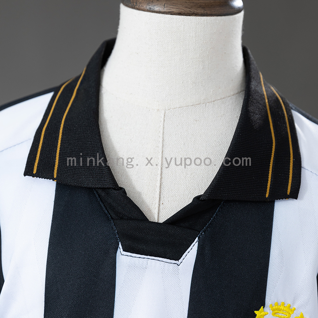 Santos 26/27 Away Kids Kit Jersey Size: 16-28 4