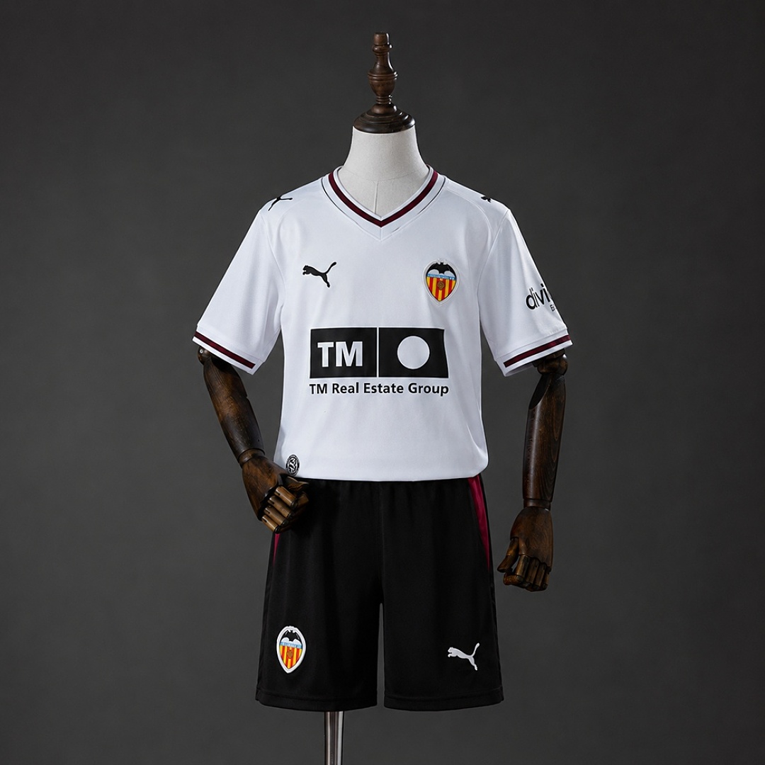 Valencia 26/27 Home Kids kit Size 16-28 3