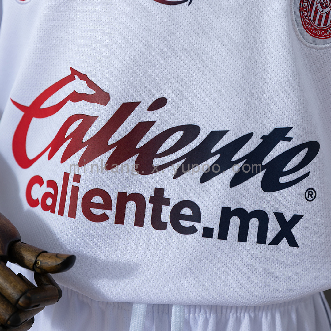 Chivas de Guadalajara 26/27 Away Kids Kit Size 16-28 11
