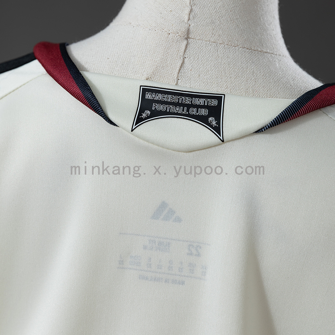 M-U 26/27 Third Away Kids kit Jersey Size 16-28 11