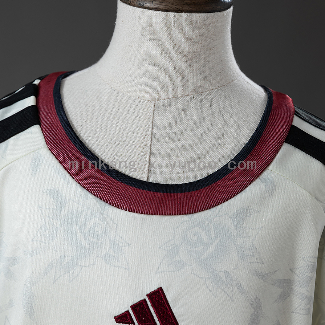 M-U 26/27 Third Away Kids kit Jersey Size 16-28 8
