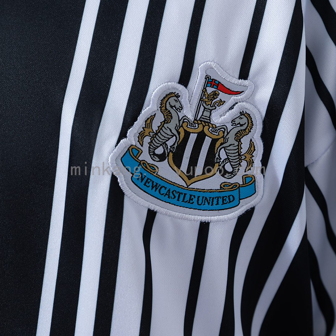 Newcastle United 26/27 Home Kids kit Size 16-28 11