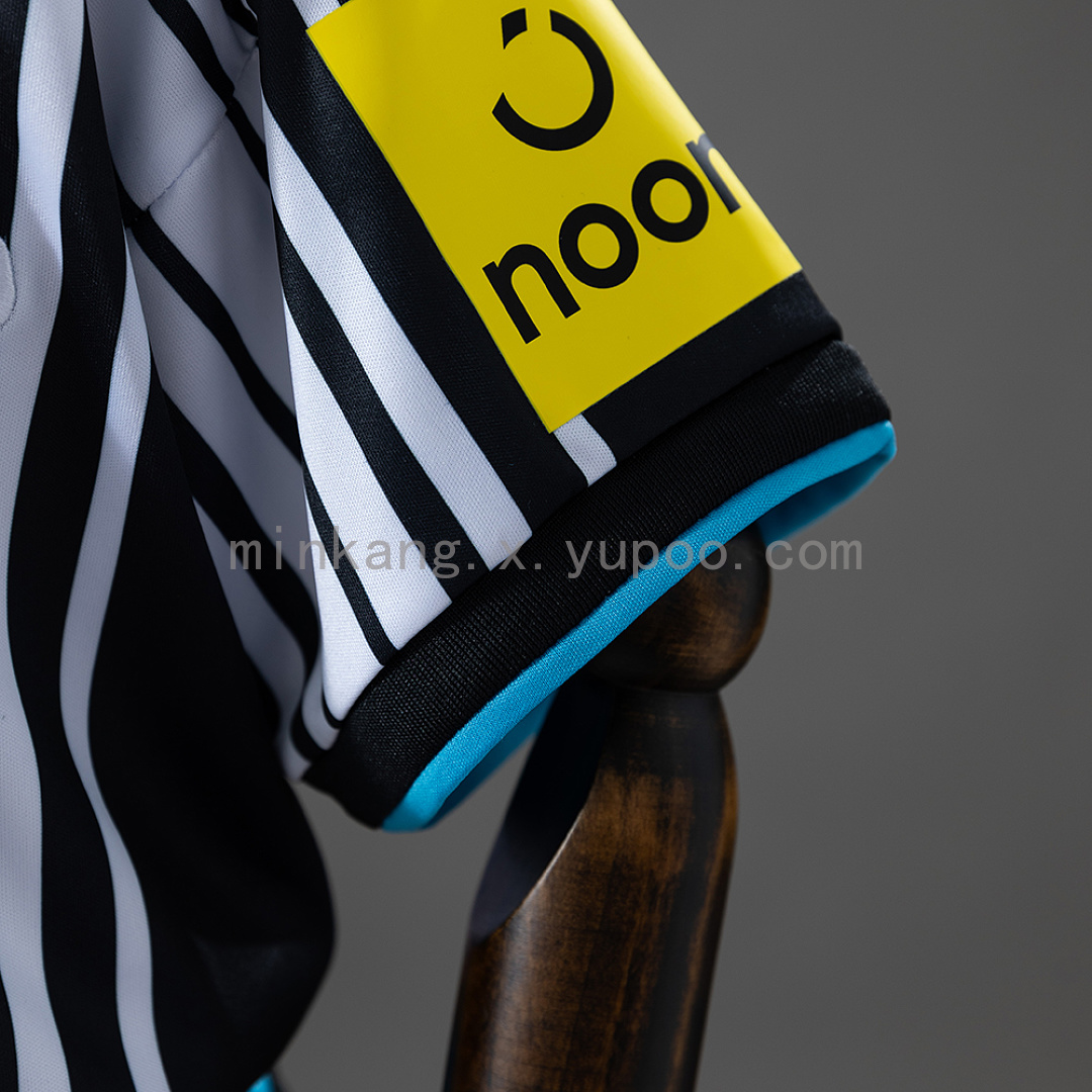 Newcastle United 26/27 Home Kids kit Size 16-28 9