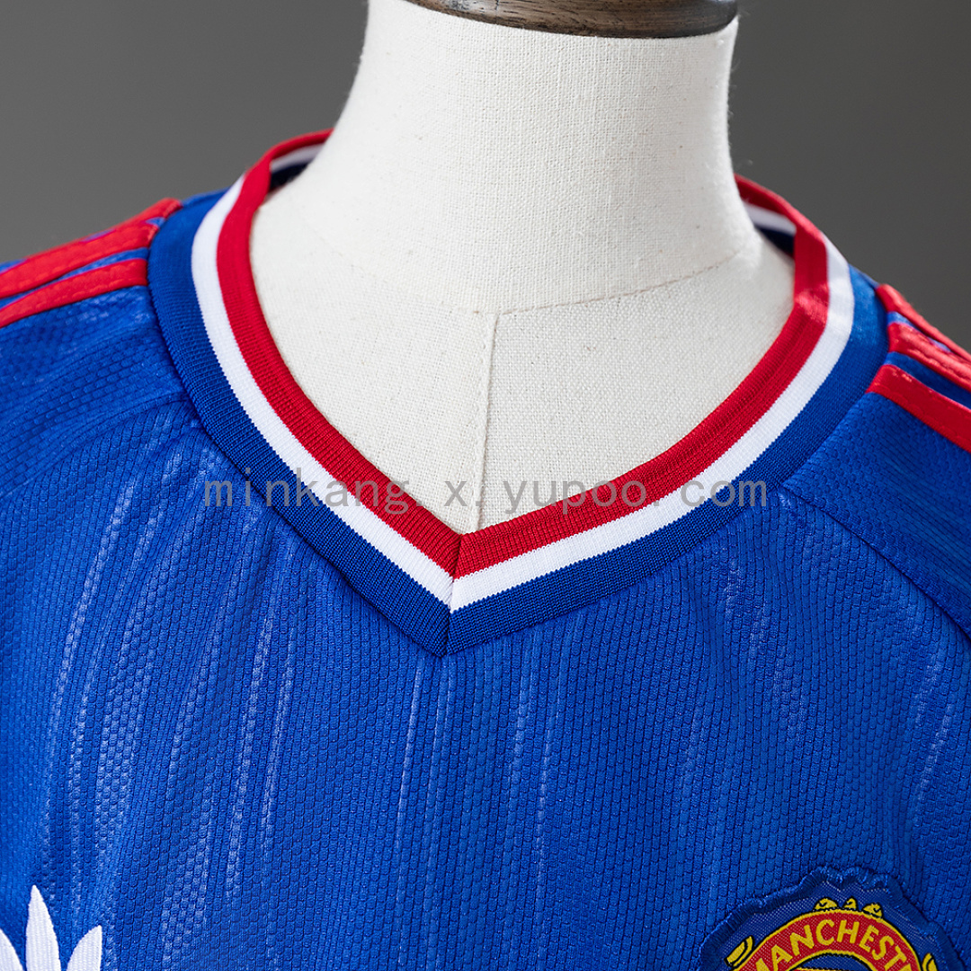 M-U 26/27 Away Kids Kit Jersey Size 16-28 12
