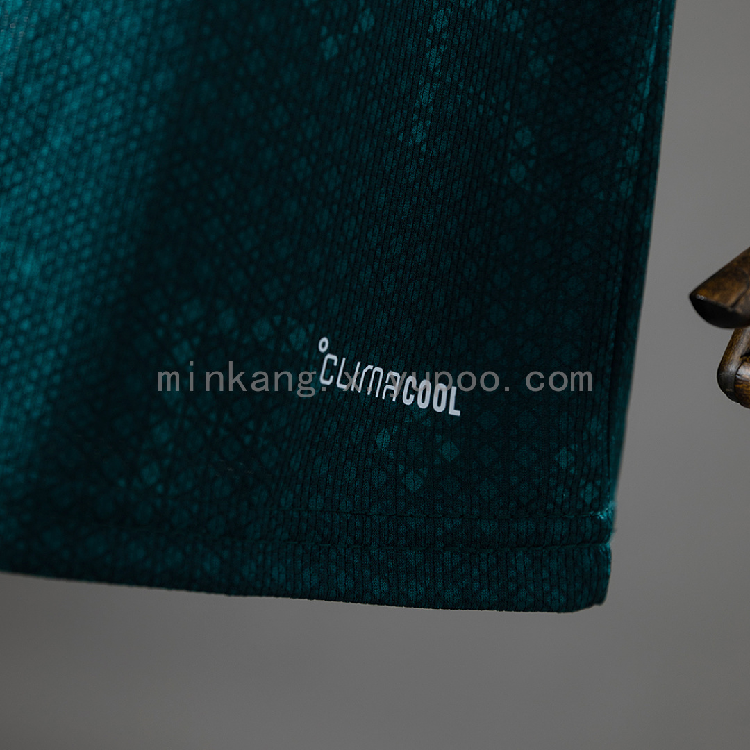 Real Madrid 26/27 Away Kids Kit Jersey Size 16-28 10