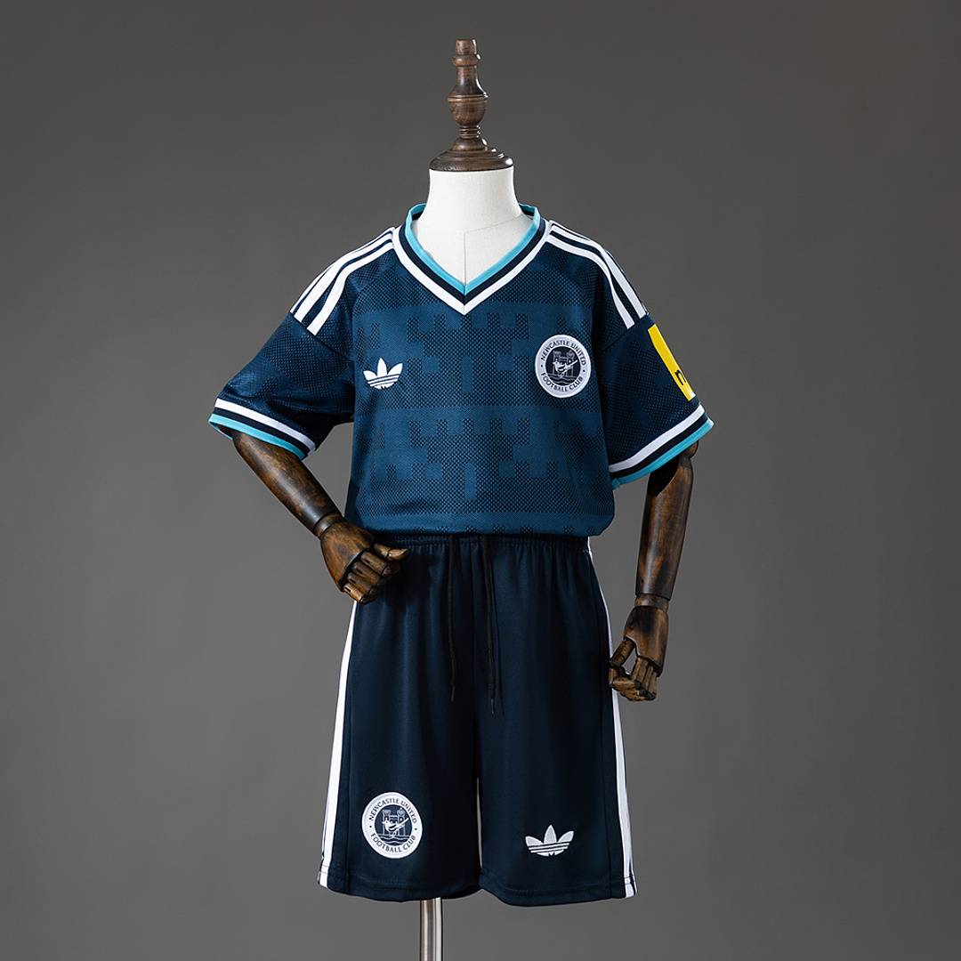 Newcastle United 26/27 Away Kids kit Size 16-28 2